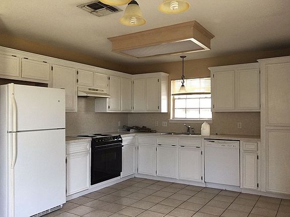 3rd image of 6814 Sara Lynn Pkwy