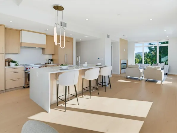 5229 Cordova Bay Rd #Penthouse 402, Saanich, BC V8Y 2L1