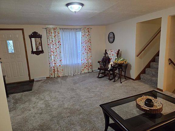 3rd image of 44 Vernon Ave