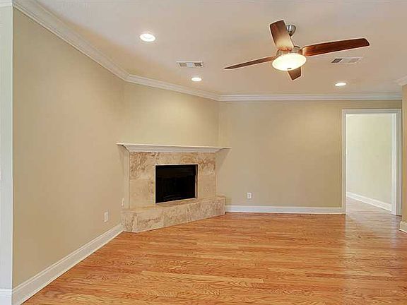 3rd image of 1510 Oakwood Dr