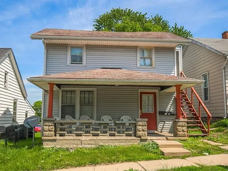 912 Roberts St — Photo 1