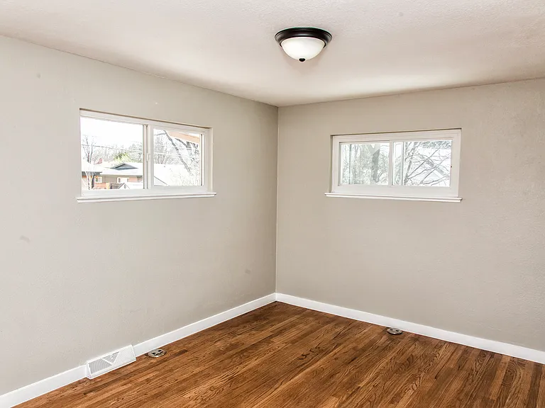 2620 S Holly St — Photo 41