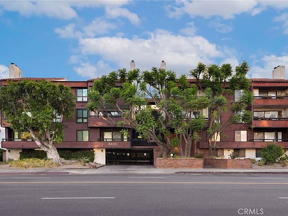 3rd image of 4425 Whitsett Ave Unit 210