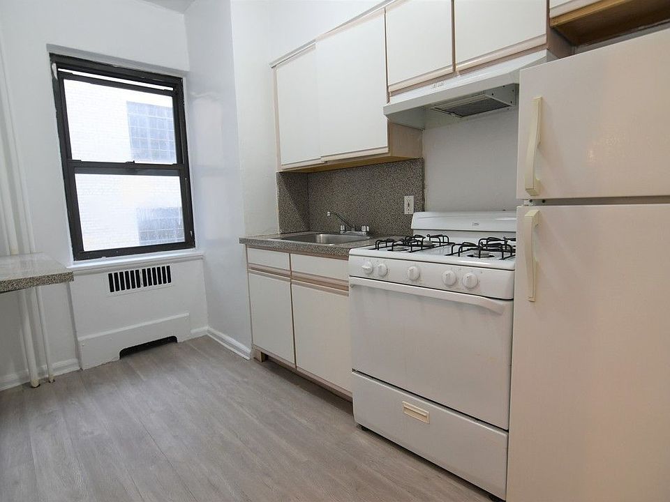 2nd image of 130 Bay Ridge Pkwy APT 5N