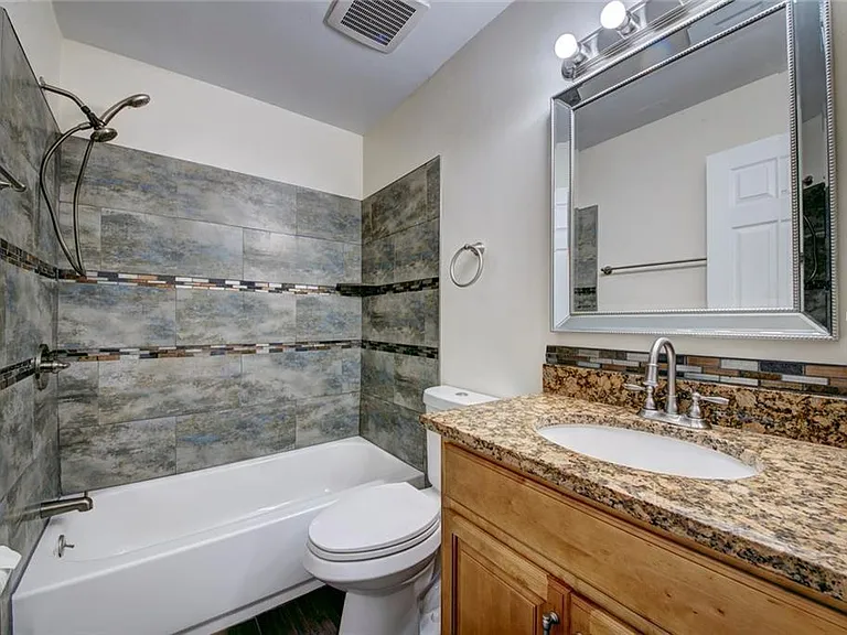 646 Kenwick Cir — Photo 12
