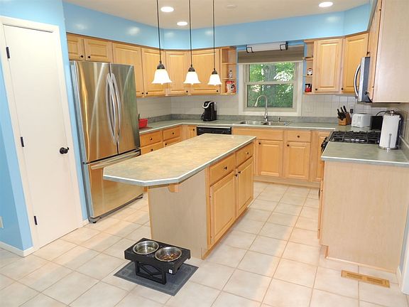 4th image of 50 Foxwood Ct
