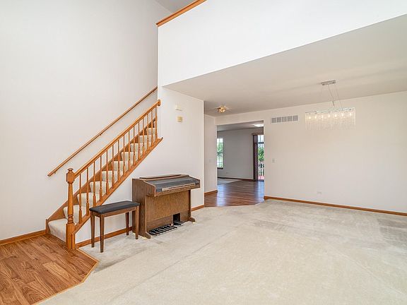 3rd image of 1639 Manor Oaks Dr