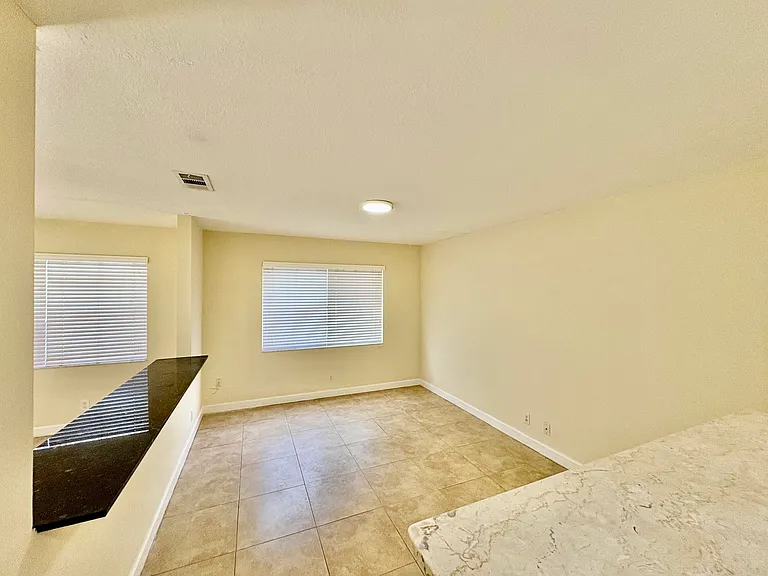 4 SW 82nd Ave — Photo 7