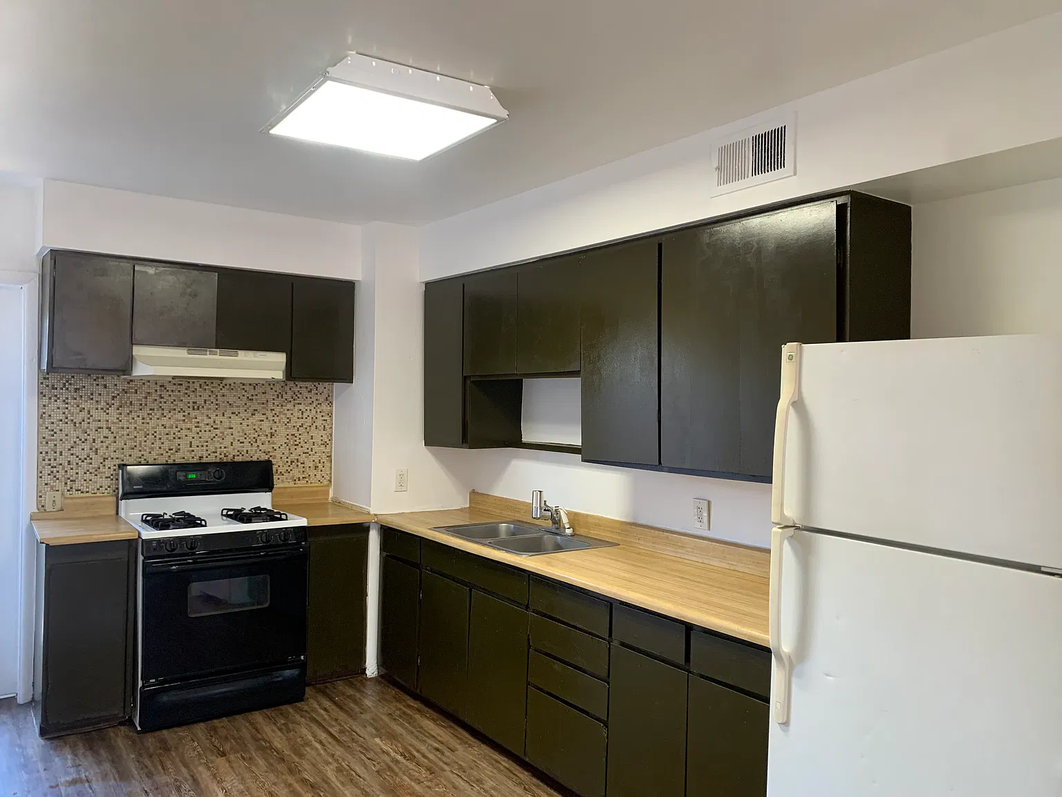 2 bed, 750 sqft, $1,100 — Photo 1