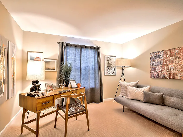 Rosemeade Apartments — Photo 10