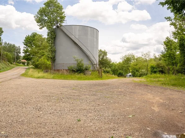 1157 Hope Rd NW, Mineral City, OH 44656