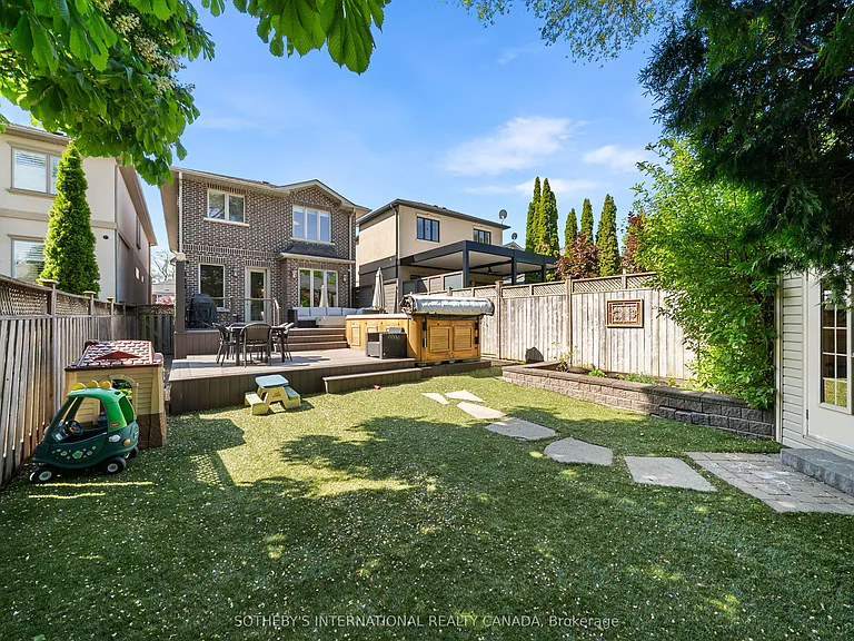 200 Donlea Dr — Photo 45