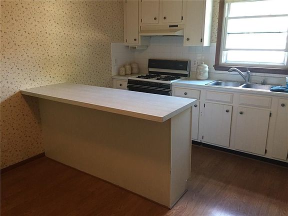 4th image of 419 Greenacres Dr