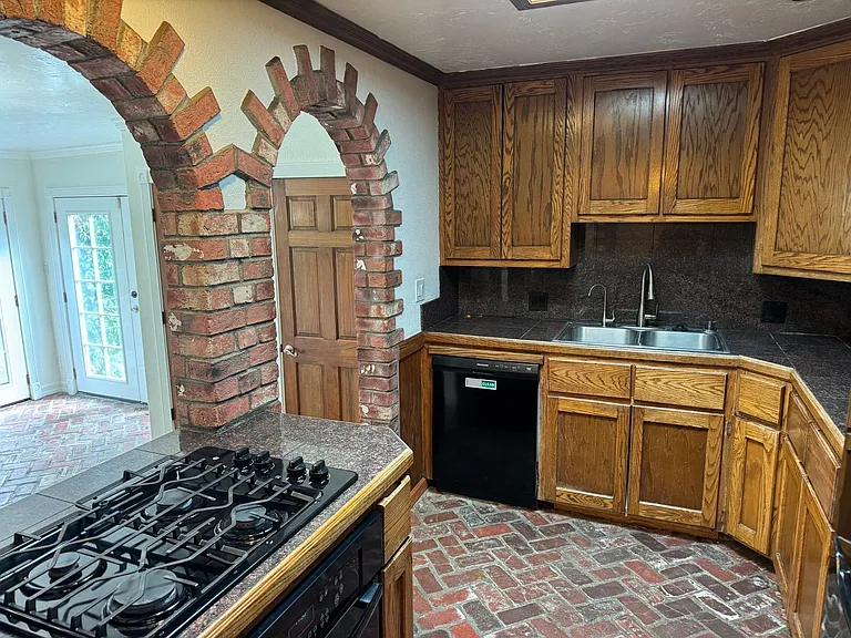 7925 Reading Ave — Photo 5
