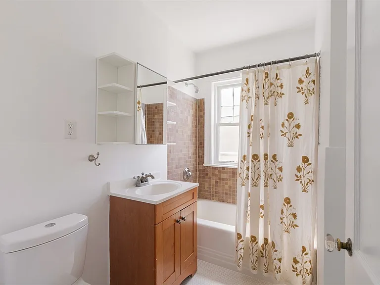 8-10 York Ave #10 — Photo 12