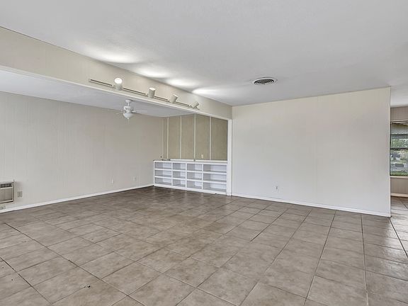 5th image of 332 W Burbank St