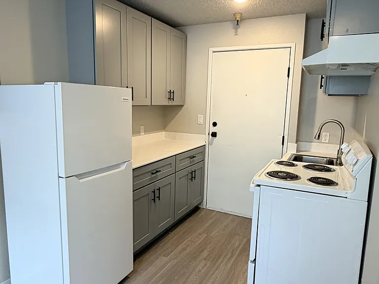 Badger & Blue Lake Apartments — Photo 52