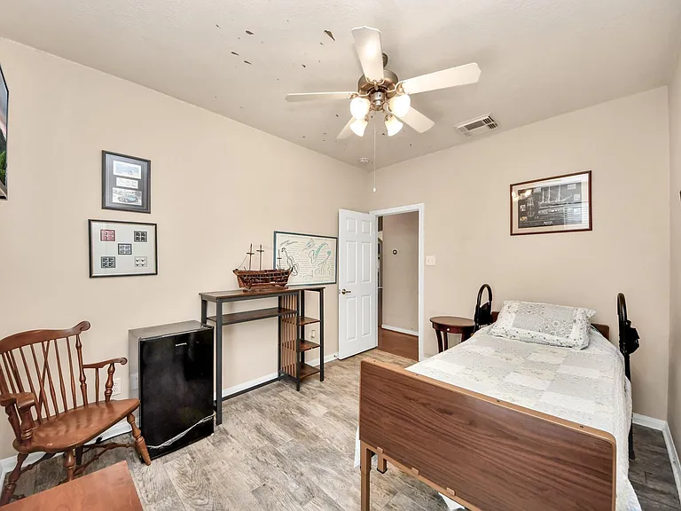 945 Autumn Brook St — Photo 23
