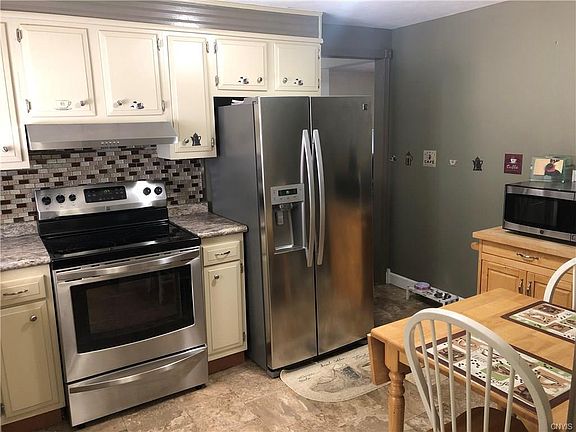 5th image of 121 Charles Dr
