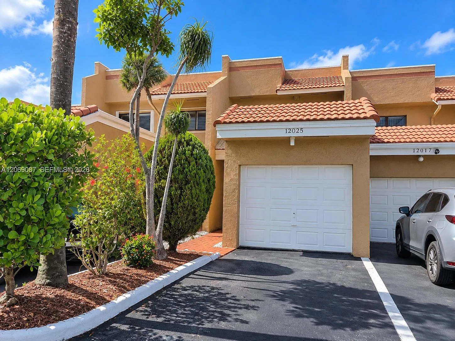 Pembroke Lakes South — Photo 1