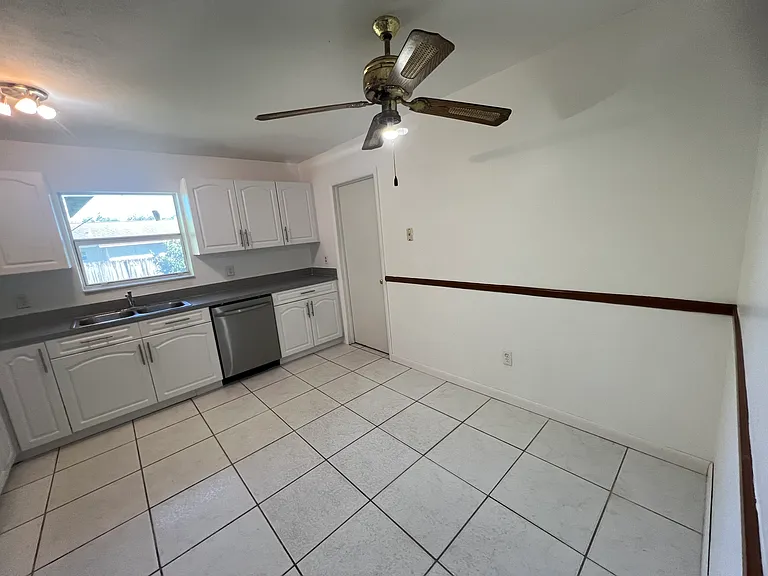 1821 SW 96th Ave — Photo 8