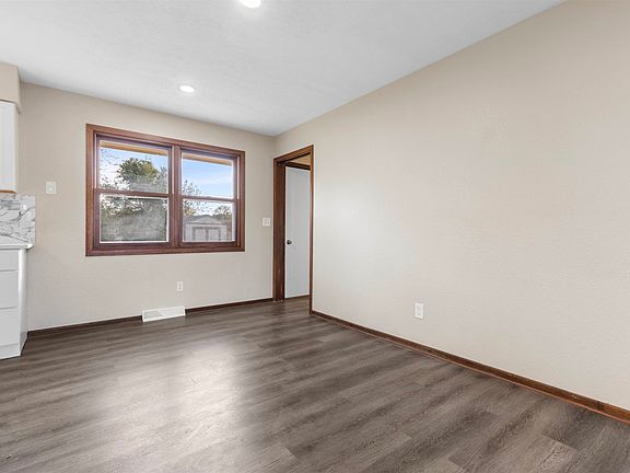 5th image of 1709 Jennie Dr
