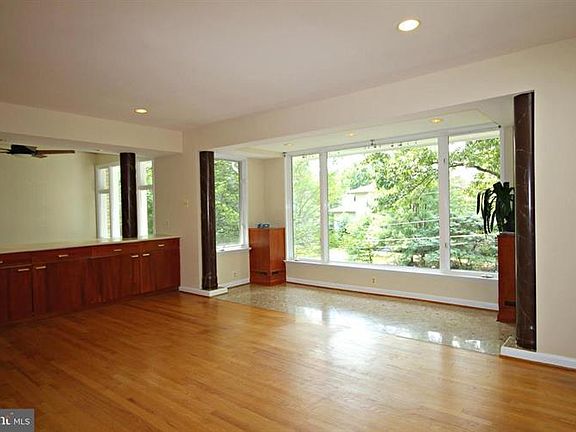 3rd image of 5844 Hilldon St