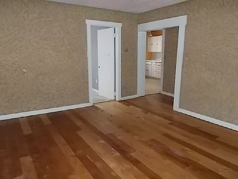 3rd image of 4586 W Tennessee Ave