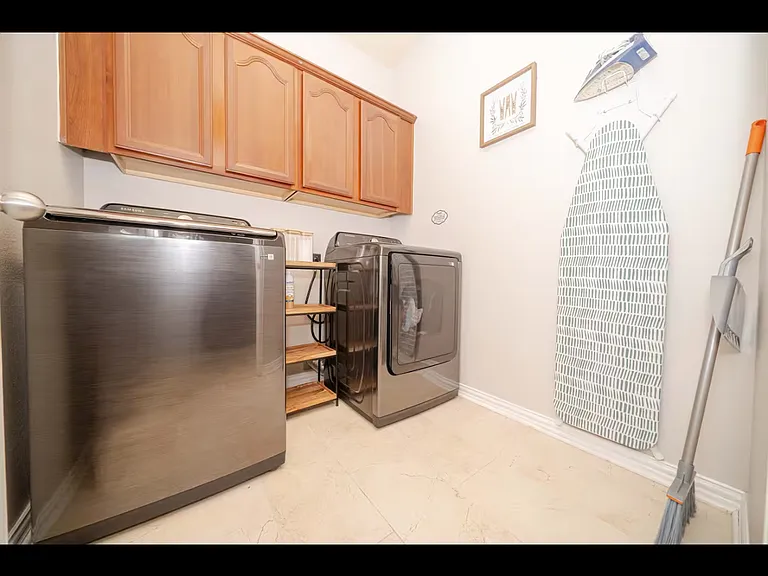 801 Paisley Ln — Photo 12