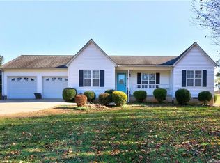 114 Pinkney Ln, Statesville, NC 28677