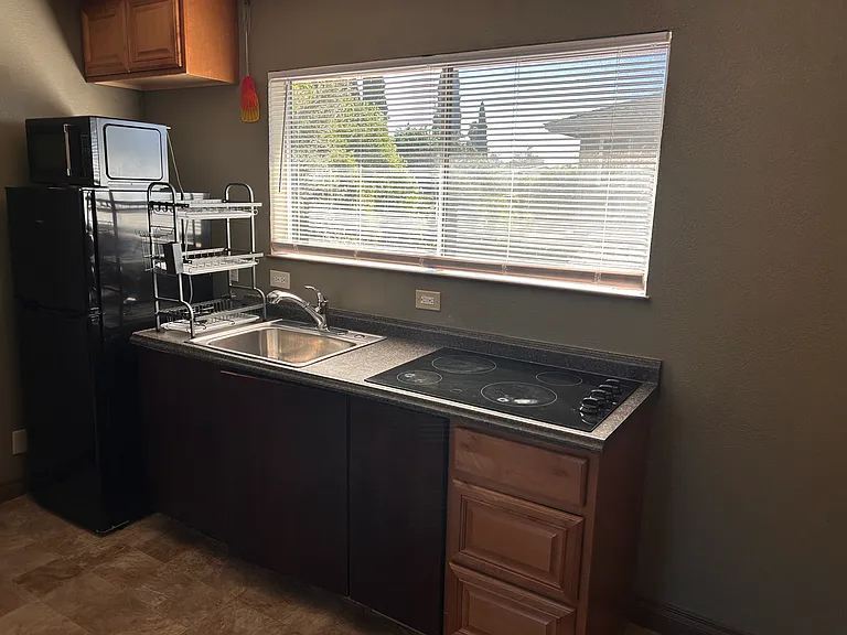1402 Canterbury Dr #B — Photo 5