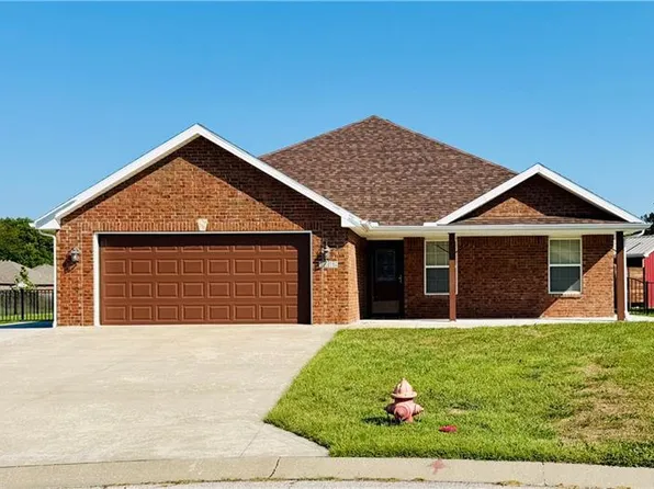 1614 NW Creekland Dr, Grain Valley, MO 64029