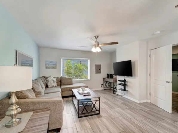 2204 Avenue A N, Bradenton Beach, FL