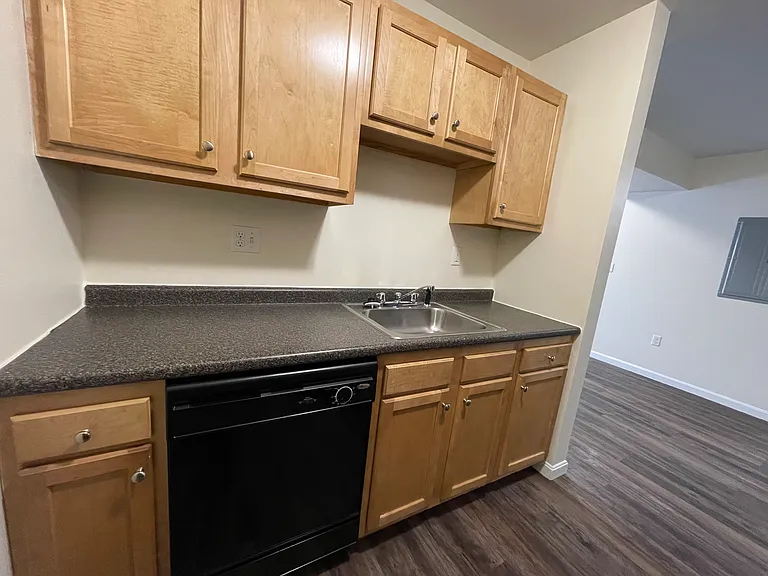 Redstone Apartments — Photo 21