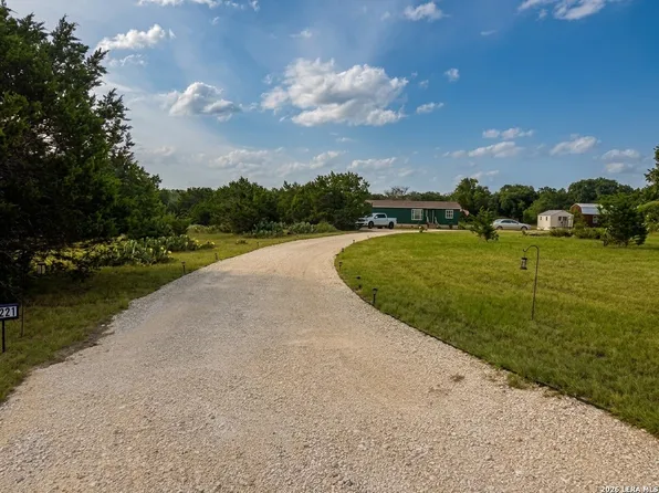 572 RIVER BLUFF CIR, Pipe Creek, TX 78063