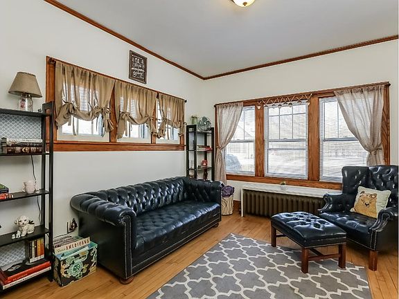 3rd image of 346 Lowry Ave NE