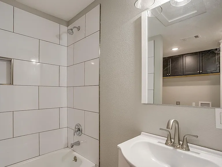 2932 Travis Ave — Photo 18