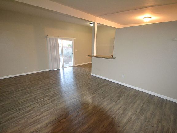 3rd image of 13388 Dyer St