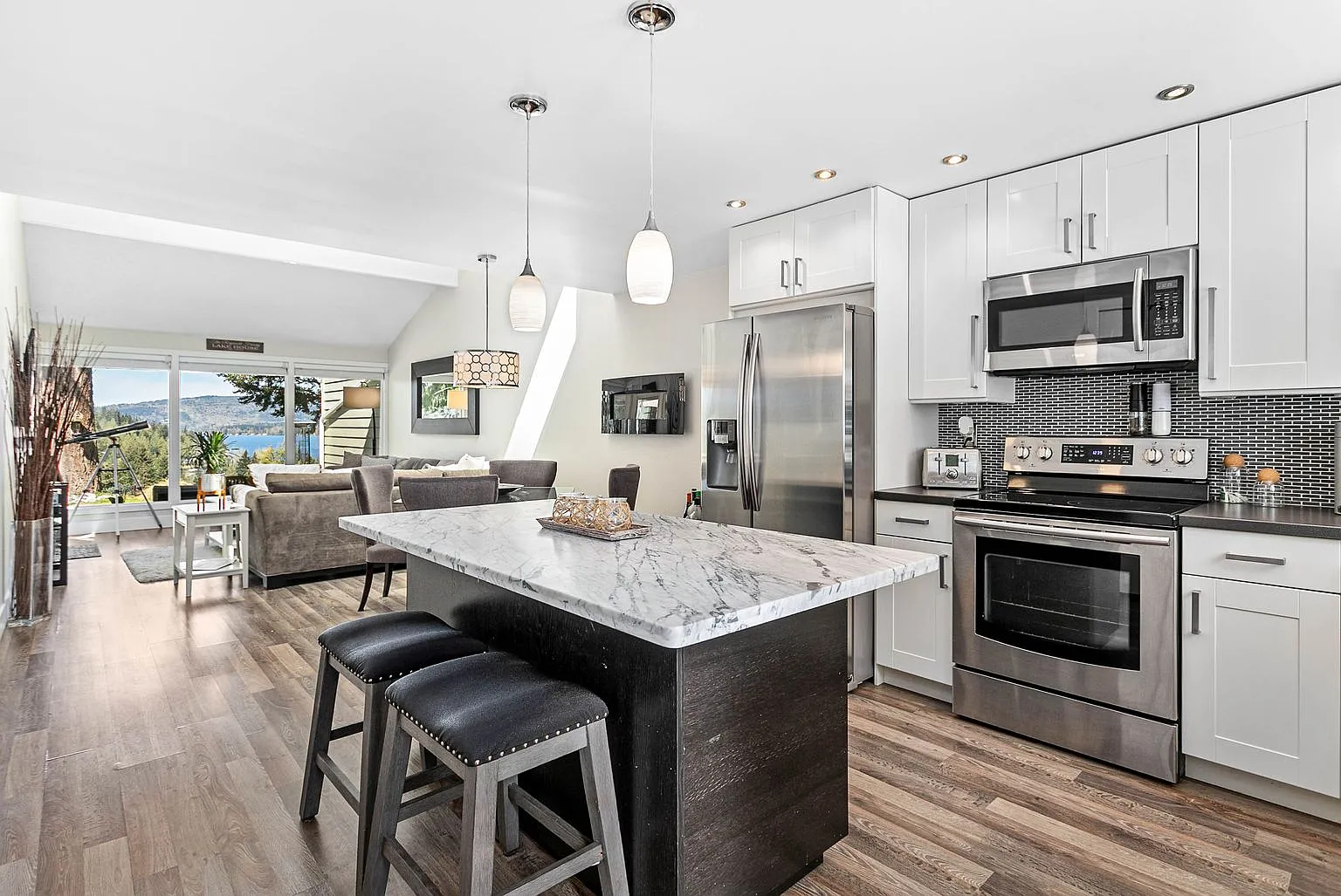 1 bed, 1.5 bath, 900 sqft, $2,200 — Photo 3