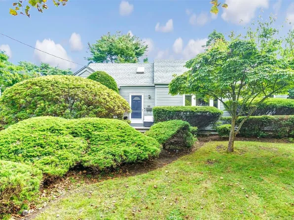 25 Livingston Road, Bellport, NY 11713