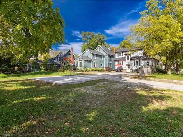 1333 Elgin St, Burlington, ON L7S 1E2