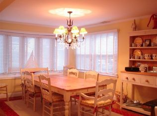 11 S Iroquois Ave, Margate, NJ 08402