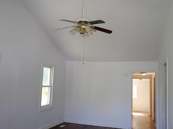 5th image of 4016 NE Acorn Dr