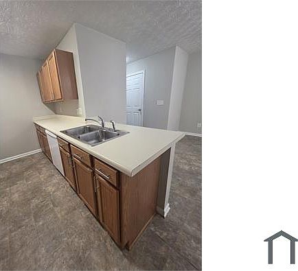 3rd image of 5737 Strathmoor Manor Cir
