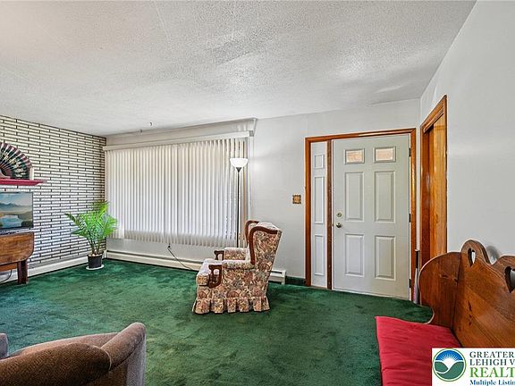 3rd image of 1459 Leicester Pl S