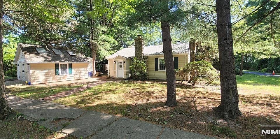 1st image of 437 Summit St