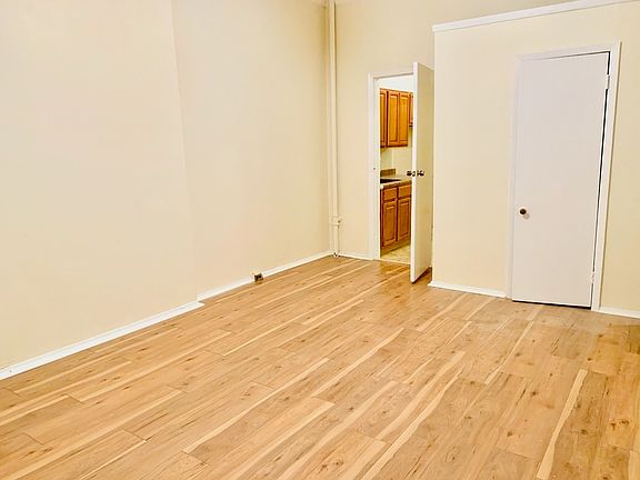 5th image of 250 Jefferson Ave #3