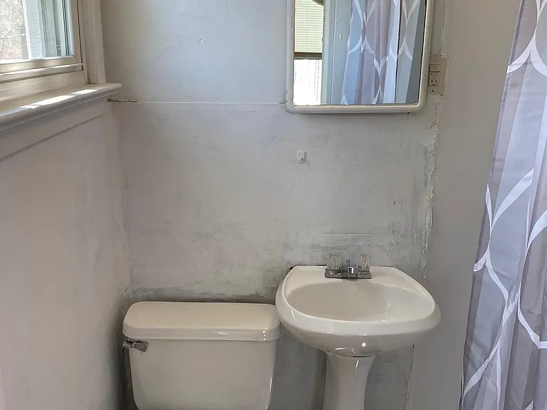 712 Poplar St #4 — Photo 9