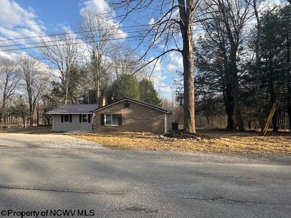 3262 Maryland Line Rd, Bruceton Mills, WV 26525