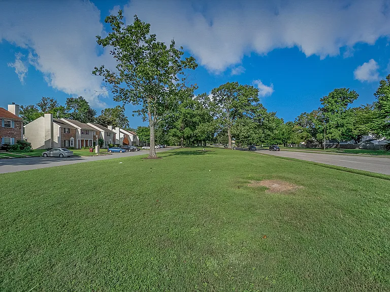 945 Captains Ct — Photo 5
